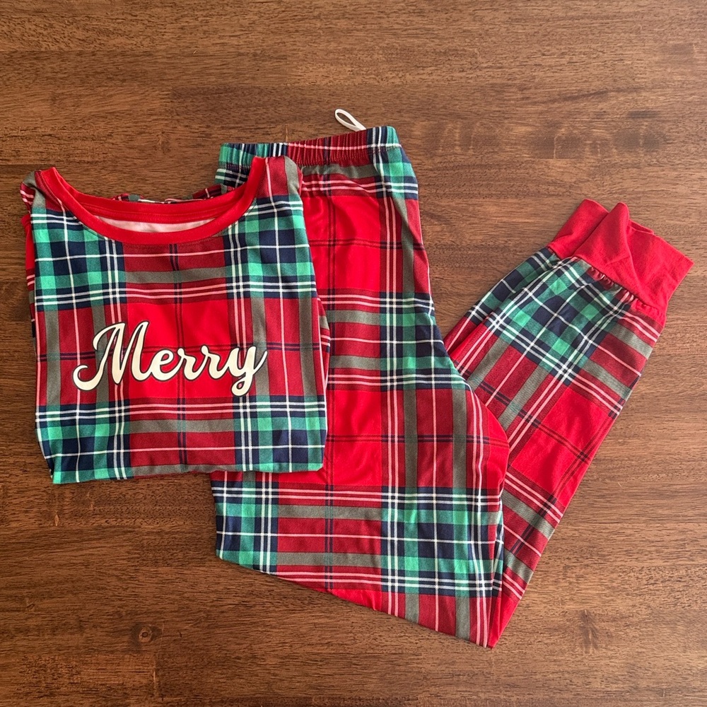 Joyspun plaid Merry long sleeve tee shirt and jogger pants pajama set